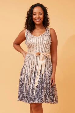 TRUDY FLORAL RIBBON DETAIL DRESS 13 TRUDY FLORAL RIBBON DETAIL DRESS -Printedcarpetus 0e09272a4af49b996fc76823ebd1c0b1