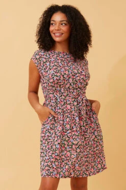 ISABELLE FLORAL SMOCK DRESS -Printedcarpetus 2f66f55e6a696193e9ca58f08005d6be