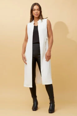 HYLEE LONGLINE VEST -Printedcarpetus 4f097a8178eee90af1ab342b98a1d620