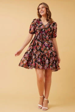 KIKI FLORAL TIERED SHORT DRESS -Printedcarpetus 5d5b043c56e5f21e83c599f1801aa5c8 55a345a0 33a9 4e2c 8428 14b2892c6831