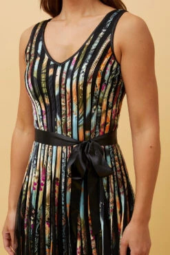 TRUDY SLEEVELESS RIBBON DETAIL DRESS -Printedcarpetus 627c69b8e552560ba649c5c2be3d397c