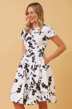 GTS FLORAL SHORT DRESS -Printedcarpetus 6b630e5b289367e4d60eaba71e17ee8c