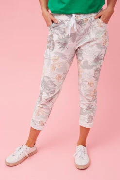 JANJA TROPICAL PRINT JOGGERS -Printedcarpetus 711ec03e69e233ee4171a3a3f5b72ab7