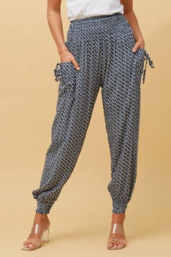 GEOMETRIC PRINT HAREM PANTS -Printedcarpetus 79b26b363f8d6b3209e09627f96d21bb