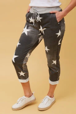 JANJA STAR PRINT JOGGER -Printedcarpetus 9608cd3cc68950345ac7e2d48d015efe
