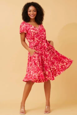 PASADENA FLORAL SHORT DRESS 13 PASADENA FLORAL SHORT DRESS -Printedcarpetus b35ecca77486e4bdc1346261f38c62fd 23063983 d7f1 4147 b6ab 9ebc4aa752ee