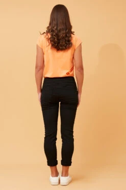 BRENTA SOLID JOGGER PANTS -Printedcarpetus b5bbf287579819a8e7738a6fad7f2635