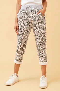 JANJA ANIMAL PRINT JOGGER -Printedcarpetus b73f22ef81bdd23cc46f87d624d25db1