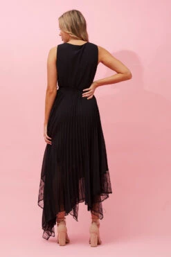 MADISON SLEEVELESS PLEATED DRESS -Printedcarpetus d14827f8f79e55b3746aade1da133e1b