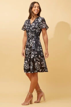 SILVANIA FLORAL WRAP SHORT DRESS -Printedcarpetus d16971211fe8d07feb267bf285fb68f3