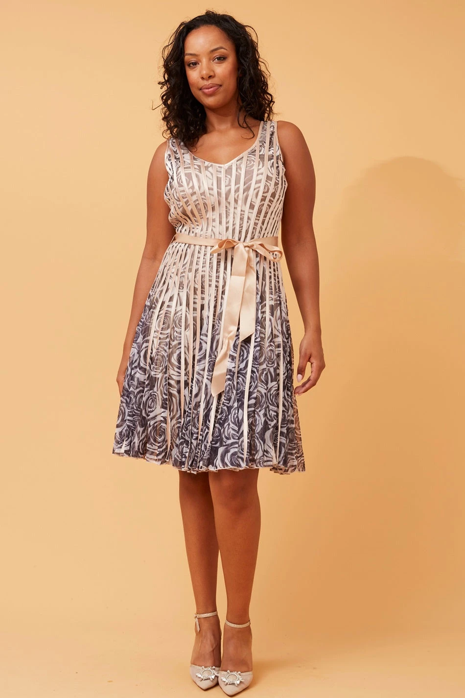 TRUDY FLORAL RIBBON DETAIL DRESS 7 TRUDY FLORAL RIBBON DETAIL DRESS - Image 5