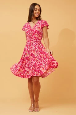 PASADENA ABSTRACT PRINT SHORT DRESS -Printedcarpetus dbab0d108ce5df4cad423bb2f177be9b f567703e 0526 40f2 beae 91b7aba2e252