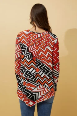 BOBBI ZIG ZAG PRINT DOUBLE LAYERED TOP -Printedcarpetus f5eff0e2679492d9e32029068b45457c
