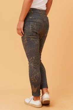 JANJA FOIL PRINT JOGGER PANTS -Printedcarpetus feaa9eefc11ca4dc69f63ab61ba16ce0